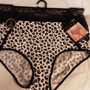 NWT  Delta Burke 3 Pairs Everyday Briefs Size 8/1X